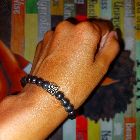 Hematite For Protection & Manifestation Crystal Bracelet - Unisex - Picture 1 of 3
